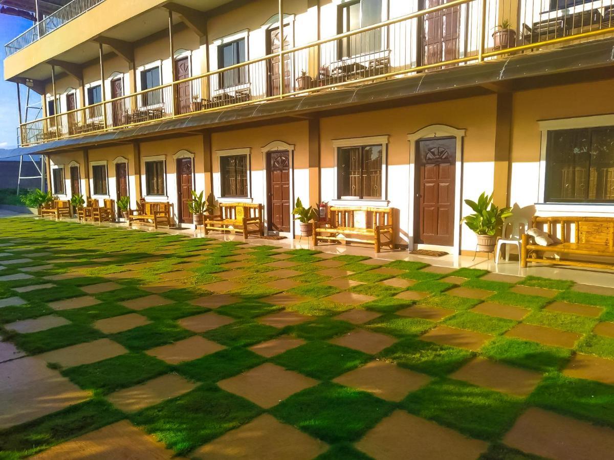 La Plumerias Moalboal Exterior photo