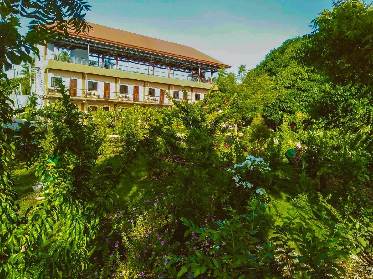 La Plumerias Moalboal Exterior photo