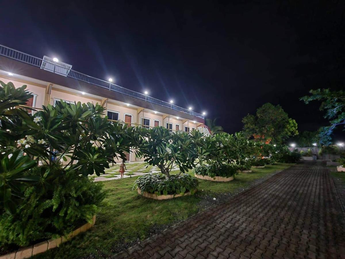 La Plumerias Moalboal Exterior photo