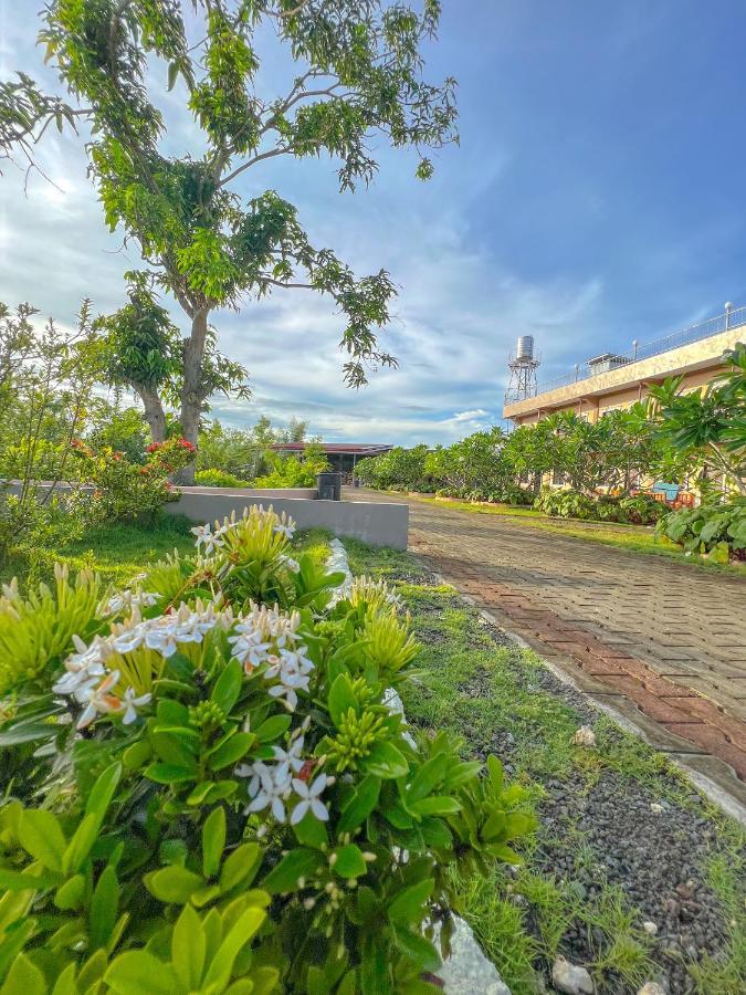 La Plumerias Moalboal Exterior photo